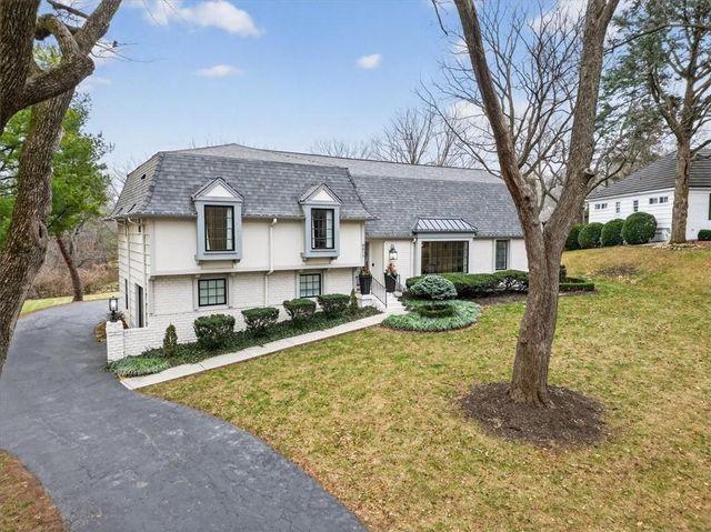 9815 Belinder Road, Leawood, KS 66206