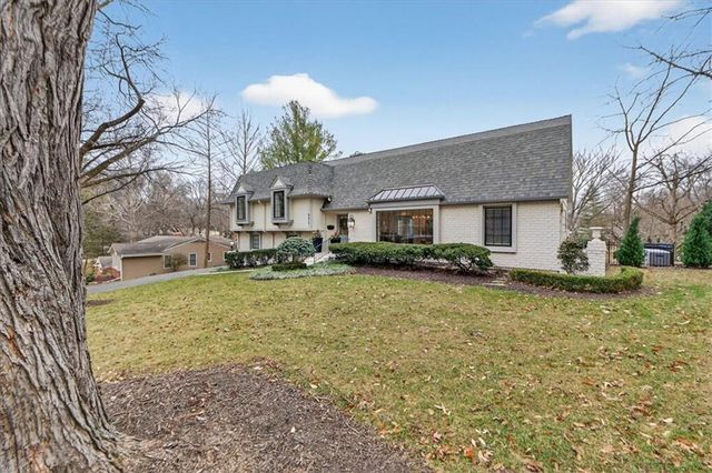 9815 Belinder Road, Leawood, KS 66206