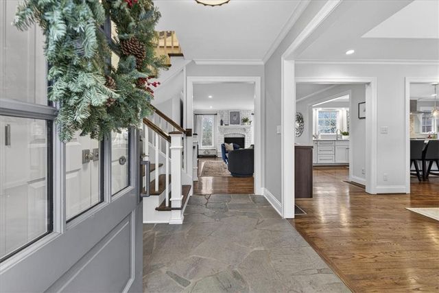 9815 Belinder Road, Leawood, KS 66206