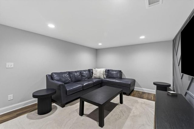 9815 Belinder Road, Leawood, KS 66206