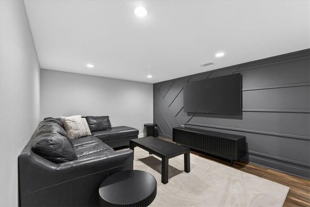 9815 Belinder Road, Leawood, KS 66206