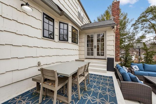 9815 Belinder Road, Leawood, KS 66206