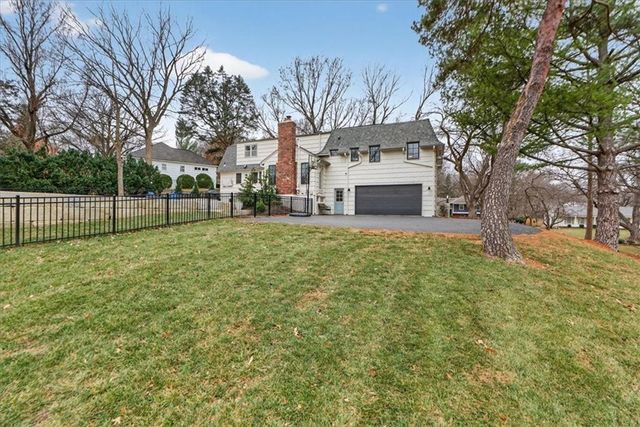 9815 Belinder Road, Leawood, KS 66206