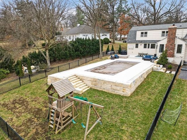 9815 Belinder Road, Leawood, KS 66206