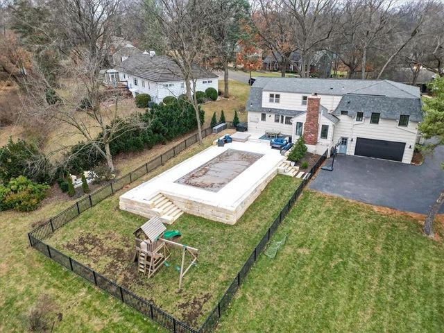 9815 Belinder Road, Leawood, KS 66206