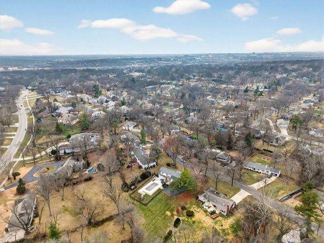 9815 Belinder Road, Leawood, KS 66206