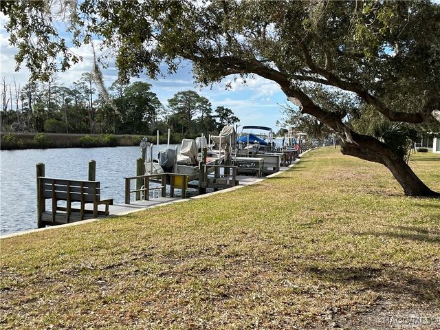 11604 W Bayshore Drive, Crystal River, FL 34429