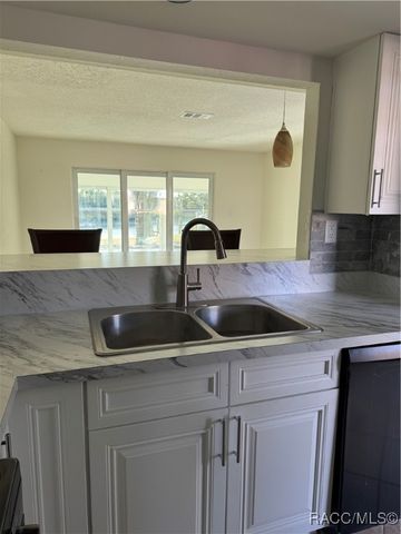 11604 W Bayshore Drive, Crystal River, FL 34429