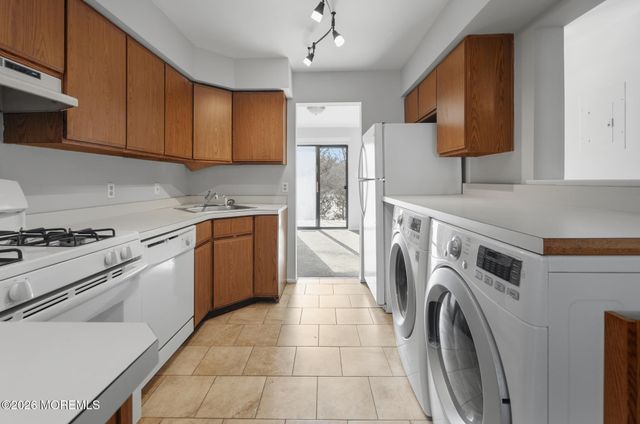 2305 Gulfstream Way, Toms River, NJ 08755