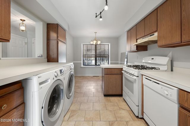 2305 Gulfstream Way, Toms River, NJ 08755