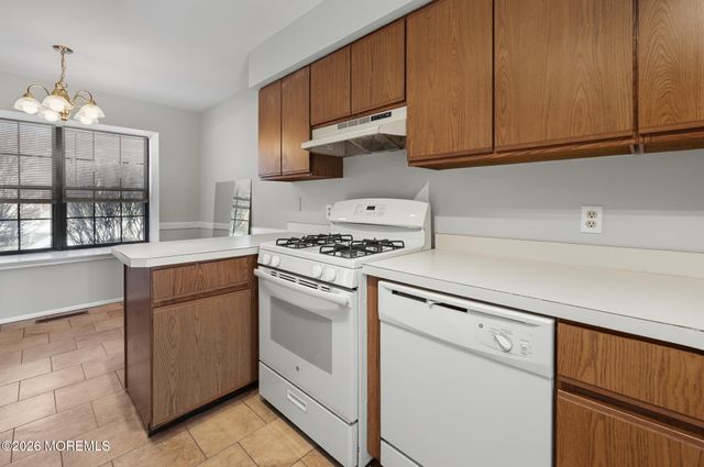 2305 Gulfstream Way, Toms River, NJ 08755