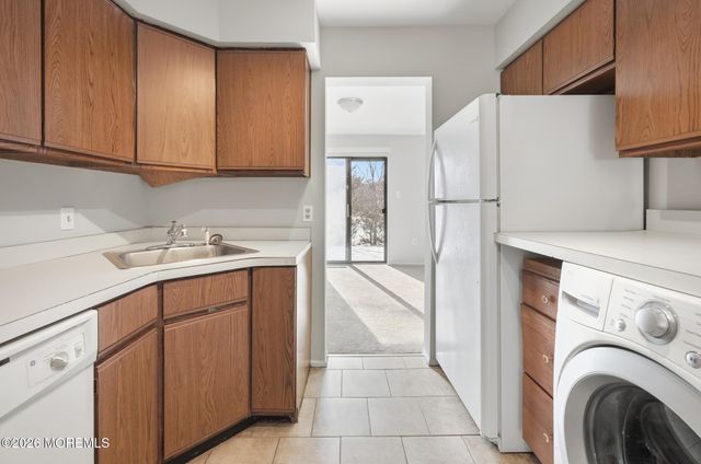 2305 Gulfstream Way, Toms River, NJ 08755