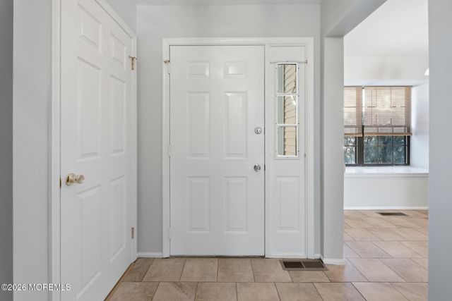 2305 Gulfstream Way, Toms River, NJ 08755