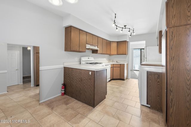 2305 Gulfstream Way, Toms River, NJ 08755