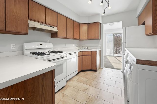 2305 Gulfstream Way, Toms River, NJ 08755