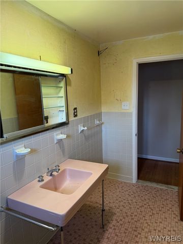 239 Grayton Road, Tonawanda, NY 14150