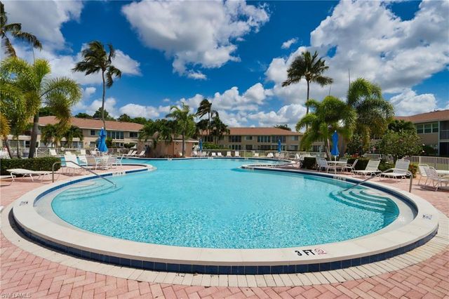 118 Palm DR # 8, Naples, FL 34112