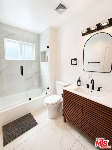 6138 Carlos Avenue A, Los Angeles, CA 90028