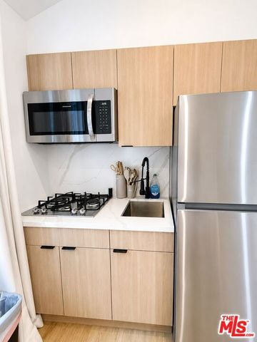 6138 Carlos Avenue A, Los Angeles, CA 90028