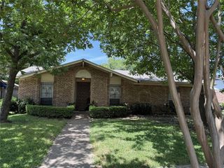 1413 Park East Drive, Garland, TX 75043