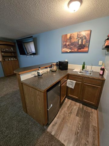 8841 N Hidden Lane, Park City, KS 67147