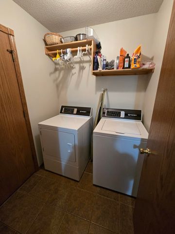 8841 N Hidden Lane, Park City, KS 67147