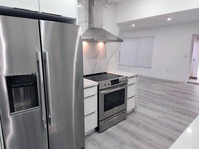 1269 NE 145th St, Miami, FL 33161