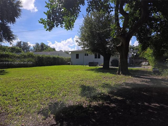 1269 NE 145th St, Miami, FL 33161