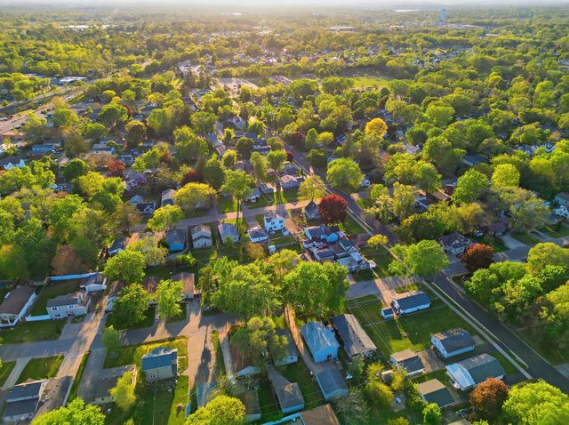 125 Bellevue Drive, Round Lake Park, IL 60073