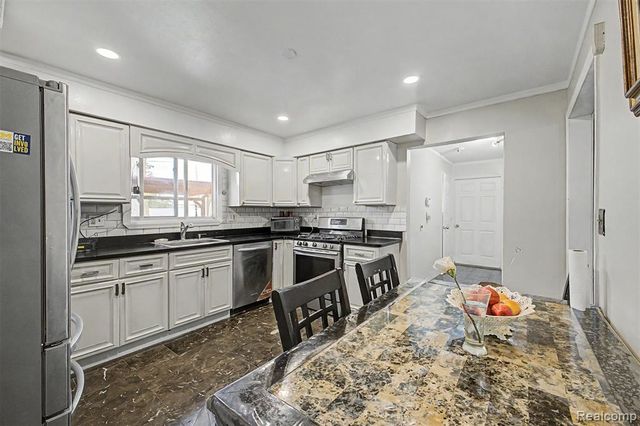 8650 Whitlock Avenue, Dearborn, MI 48126