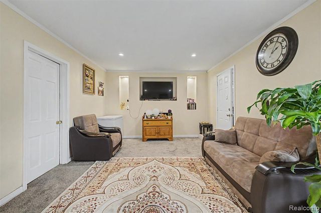 8650 Whitlock Avenue, Dearborn, MI 48126