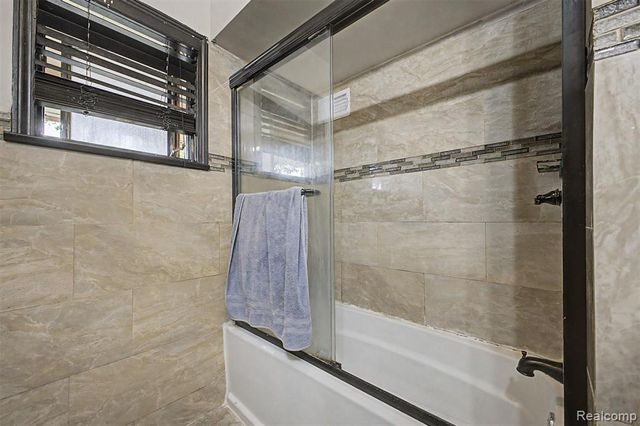 8650 Whitlock Avenue, Dearborn, MI 48126