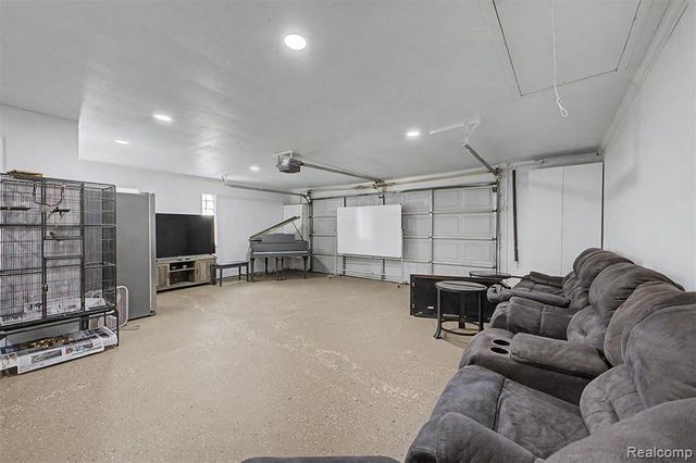 8650 Whitlock Avenue, Dearborn, MI 48126