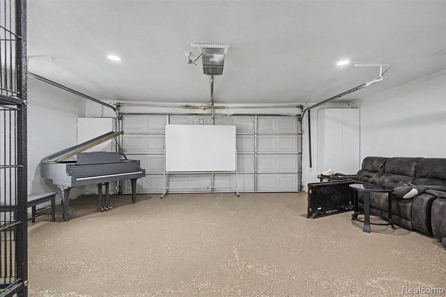 8650 Whitlock Avenue, Dearborn, MI 48126