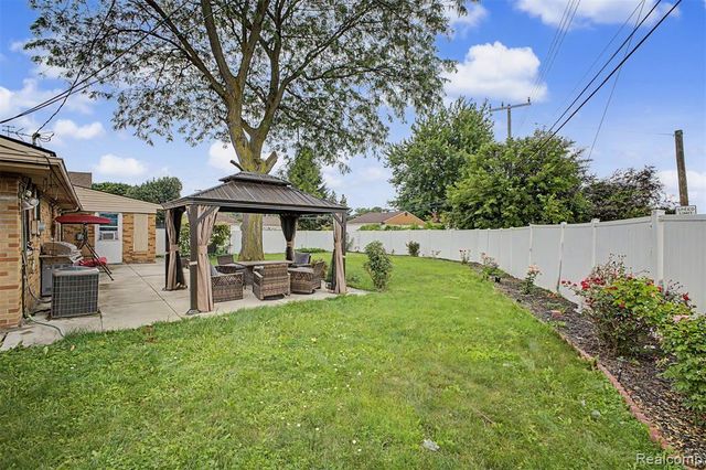 8650 Whitlock Avenue, Dearborn, MI 48126