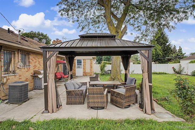 8650 Whitlock Avenue, Dearborn, MI 48126