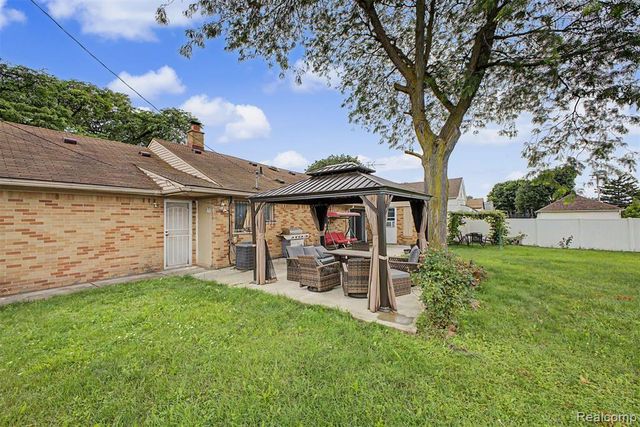 8650 Whitlock Avenue, Dearborn, MI 48126