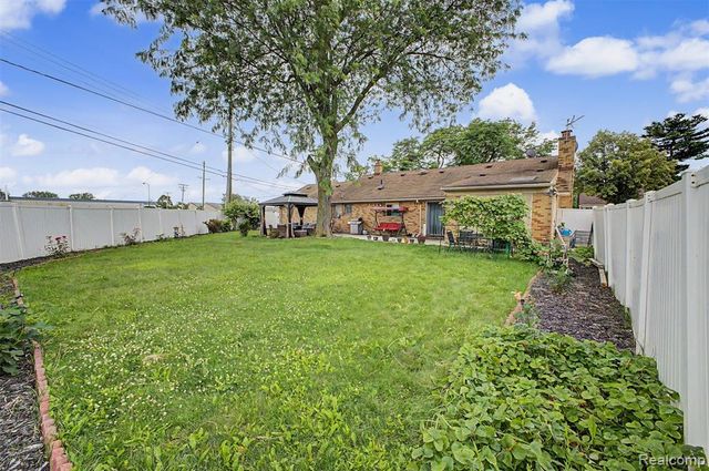 8650 Whitlock Avenue, Dearborn, MI 48126