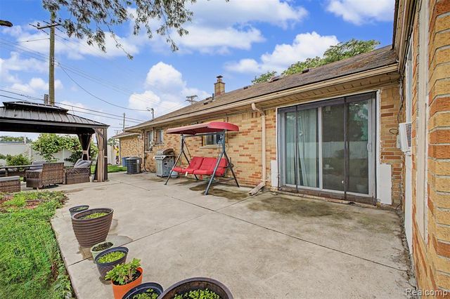 8650 Whitlock Avenue, Dearborn, MI 48126