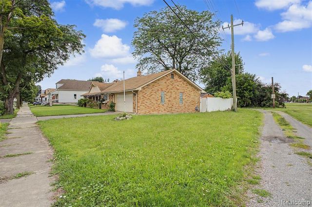 8650 Whitlock Avenue, Dearborn, MI 48126