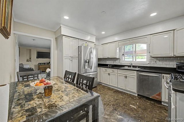 8650 Whitlock Avenue, Dearborn, MI 48126