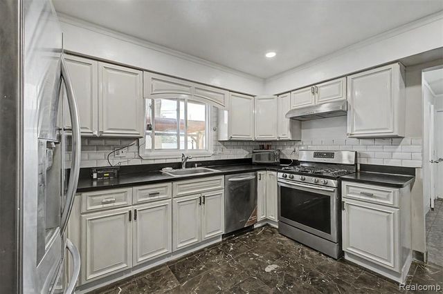 8650 Whitlock Avenue, Dearborn, MI 48126