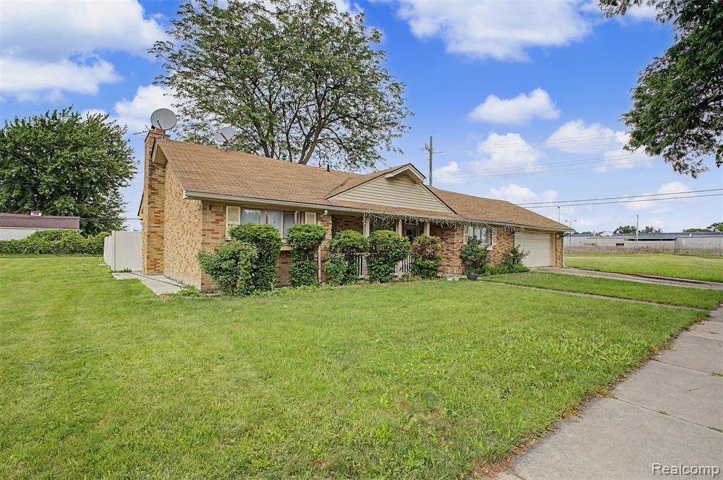 8650 Whitlock Avenue, Dearborn, MI 48126