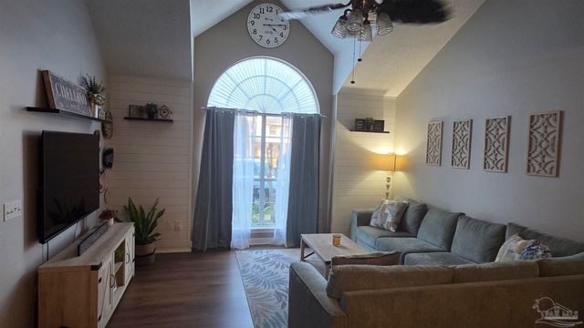 1364 Redwood Ln, Gulf Breeze, FL 32563