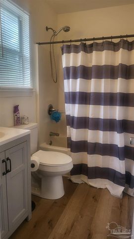 1364 Redwood Ln, Gulf Breeze, FL 32563