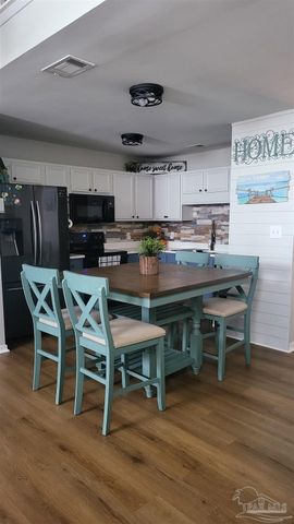 1364 Redwood Ln, Gulf Breeze, FL 32563