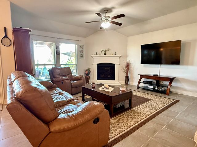 2704 Ainsworth Road, Aubrey, TX 76227