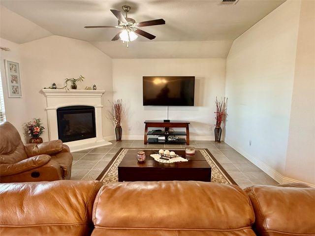 2704 Ainsworth Road, Aubrey, TX 76227