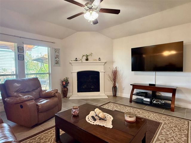 2704 Ainsworth Road, Aubrey, TX 76227