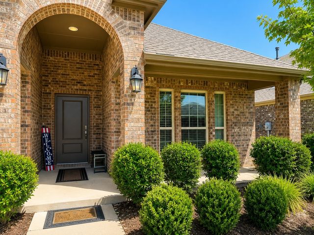 2704 Ainsworth Road, Aubrey, TX 76227